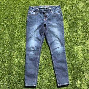 Mid- rise skinny old navy rockstar denim.